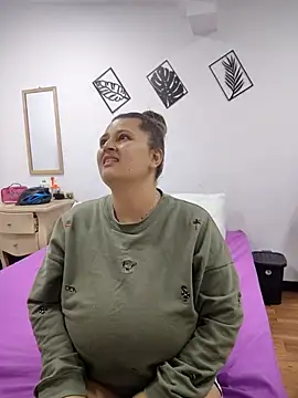 Miss balloonsmila online show from March 4, 2025, 11:11 pm