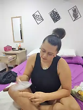 Miss balloonsmila online show from January 27, 2025, 8:28 pm