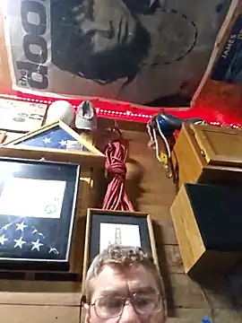 Snapshot of tileguyyy chatting on October 16, 2025, 4:32 am tileguyyy online show from October 16, 2025, 4:32 am