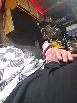 Snapshot of tileguyyy chatting on September 16, 2025, 1:06 am tileguyyy online show from September 16, 2025, 1:06 am