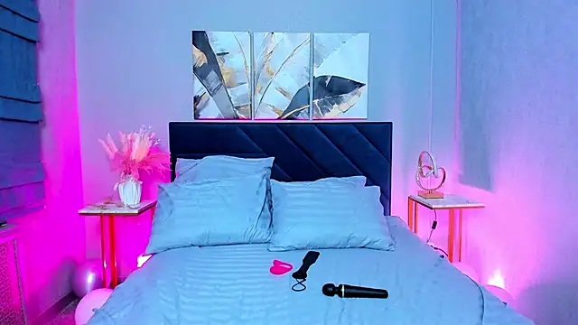 Curvy Dynamite  online show from March 21, 2025, 4:06 am