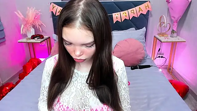 Curvy Dynamite  online show from March 5, 2026, 1:13 am