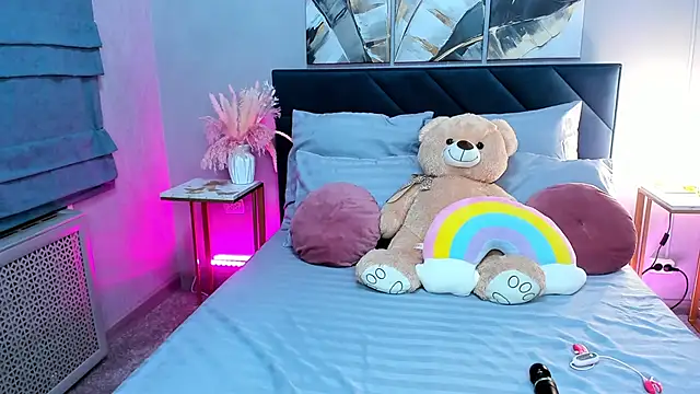 Curvy Dynamite  online show from September 29, 2025, 1:23 am