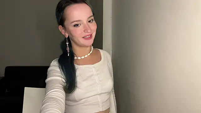 bumble bee online show from March 2, 2025, 1:42 pm