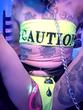 MommyMisfit online show from April 21, 2026, 1:29 am