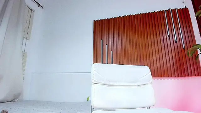 cristall hott online show from February 10, 2026, 11:48 pm