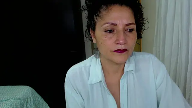 Snapshot of arianna_ros3 chatting on June 7, 2026, 1:22 am arianna ros3 online show from June 7, 2026, 1:22 am