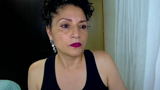 Snapshot of arianna_ros3 chatting on May 3, 2026, 1:11 am arianna ros3 online show from May 3, 2026, 1:11 am