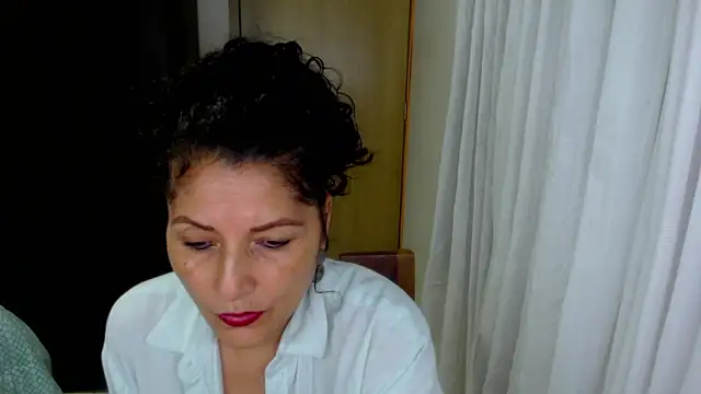 Snapshot of arianna_ros3 chatting on May 13, 2026, 2:29 am arianna ros3 online show from May 13, 2026, 2:29 am