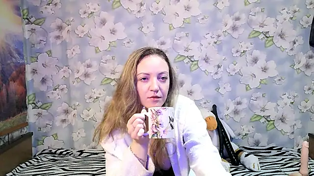 KattyLuuu online show from September 18, 2025, 8:34 pm