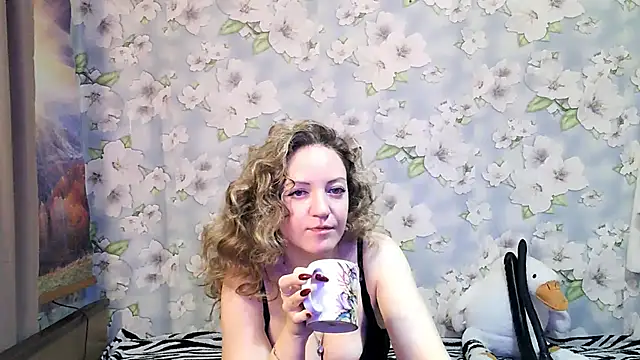 KattyLuuu online show from October 9, 2025, 9:04 pm