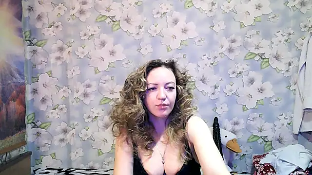 KattyLuuu online show from November 13, 2025, 9:19 pm