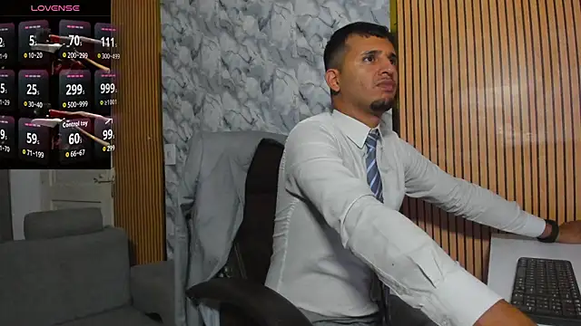 Hideintheoffice online show from December 5, 2025, 5:17 am