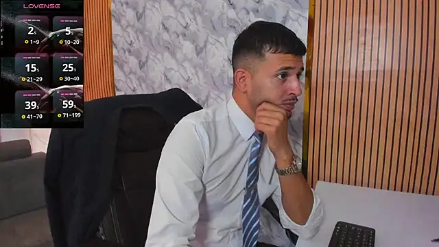 Hideintheoffice online show from November 12, 2025, 12:20 pm