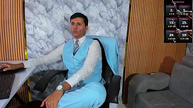 Hideintheoffice online show from September 19, 2025, 10:58 pm