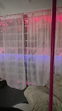 baobaomiqi linger online show from November 29, 2025, 2:12 am