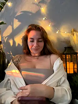 MayaMystic online show from October 3, 2025, 1:01 pm