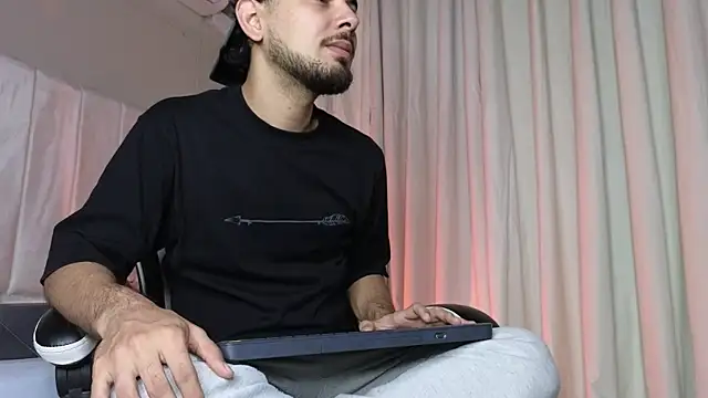 Samir bear online show from October 31, 2025, 12:35 pm