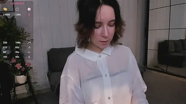 lilithlunna online show from March 2, 2025, 10:23 pm