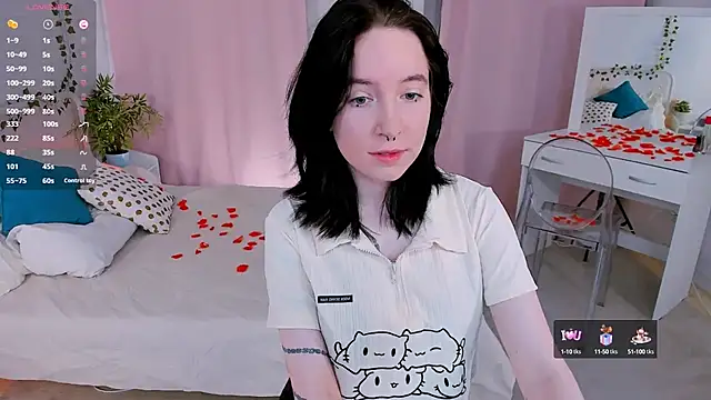 lilithlunna online show from September 9, 2025, 5:00 pm