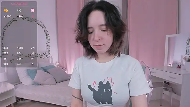 lilithlunna online show from February 26, 2025, 10:15 pm