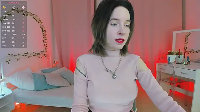 lilithlunna online show from February 5, 2025, 10:55 pm