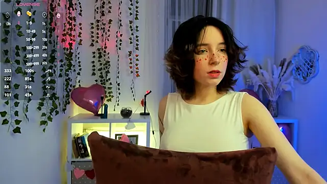 lilithlunna online show from February 15, 2025, 10:00 pm