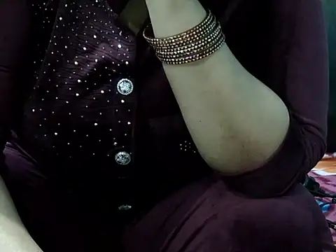 Housewife12 online show from December 15, 2025, 9:04 am