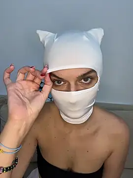 Nikki Hoee online show from October 26, 2025, 6:30 pm