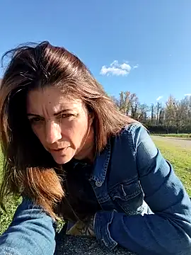 sansan2411 online show from November 3, 2025, 1:47 pm