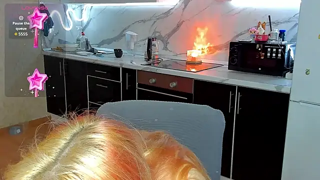 Sweet white chocolate online show from November 27, 2025, 8:15 am