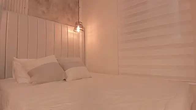  dakota a online show from September 22, 2025, 6:36 pm