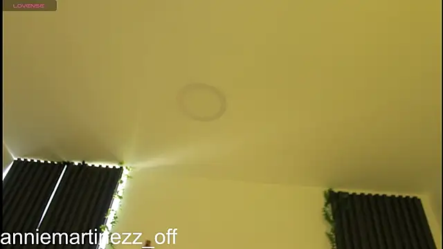 Snapshot of anniemartinezz chatting on October 2, 2025, 1:14 pm anniemartinezz online show from October 2, 2025, 1:14 pm