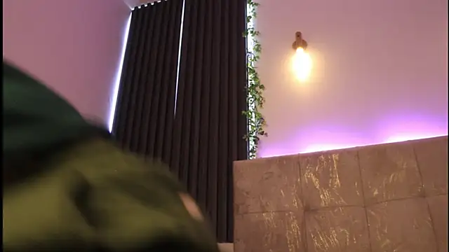 Snapshot of anniemartinezz chatting on September 19, 2025, 12:53 pm anniemartinezz online show from September 19, 2025, 12:53 pm