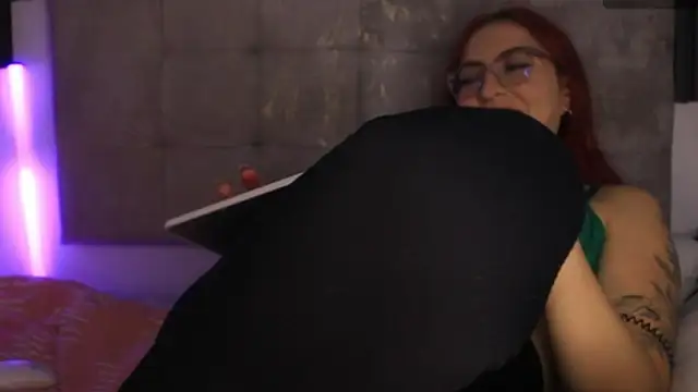 Snapshot of anniemartinezz chatting on September 22, 2025, 2:23 pm anniemartinezz online show from September 22, 2025, 2:23 pm