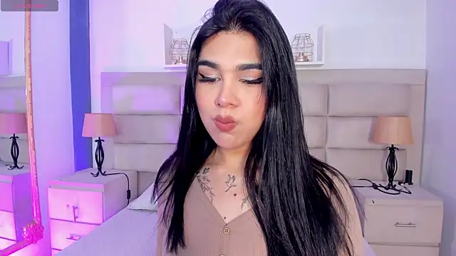 RoseCassie online show from October 6, 2025, 1:34 pm