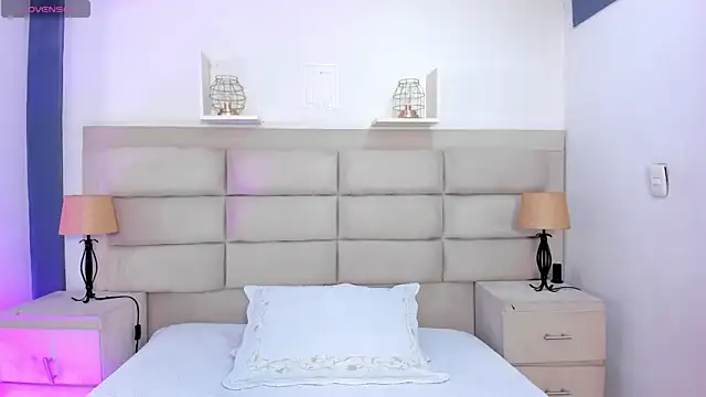 RoseCassie online show from October 2, 2025, 1:14 pm