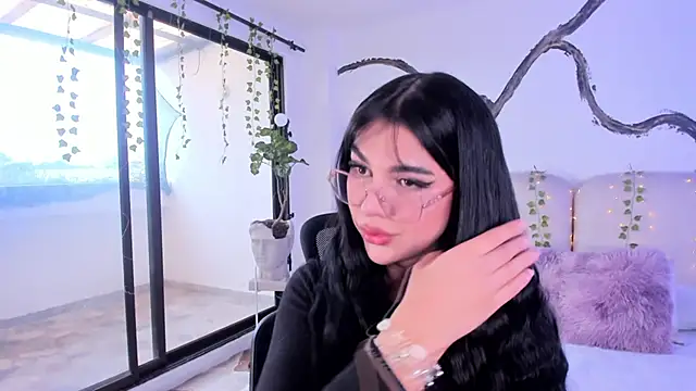 RoseCassie online show from October 30, 2025, 1:31 pm