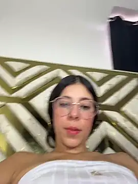 Snapshot of evaFiore chatting on July 4, 2026, 8:35 pm evaFiore online show from July 4, 2026, 8:35 pm