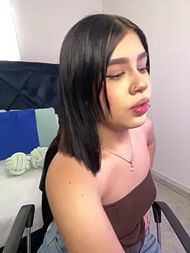 Lily Woodz online show from February 3, 2026, 7:08 pm