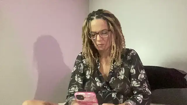 Snapshot of skarfos1babe69 chatting on December 20, 2024, 2:48 pm skarfos1babe69 online show from December 20, 2024, 2:48 pm