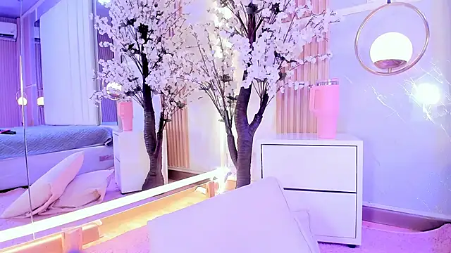 salomebenz online show from February 15, 2026, 8:52 pm