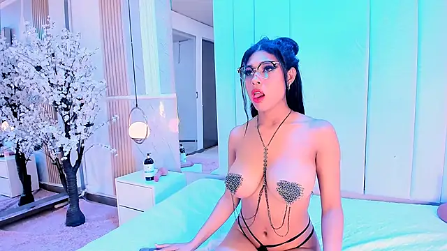 salomebenz online show from September 23, 2025, 8:49 pm