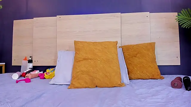 celeste smmith  online show from December 2, 2025, 12:18 pm