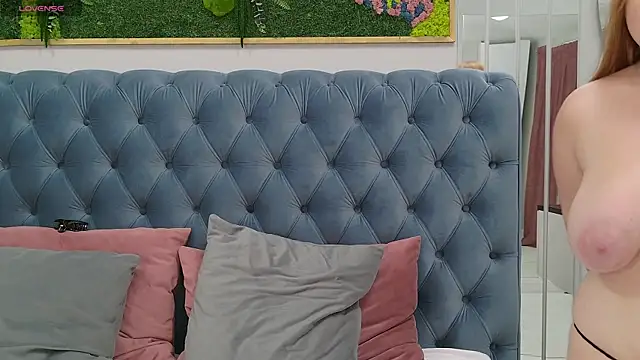 Snapshot of AliceWest_ chatting on March 13, 2025, 9:26 pm AliceWest online show from March 13, 2025, 9:26 pm