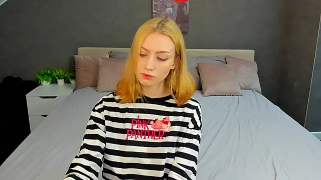 Mollly Rouge online show from March 18, 2025, 12:08 am