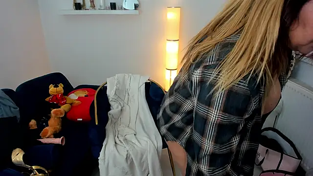 Aileen Stone online show from February 16, 2025, 6:43 pm