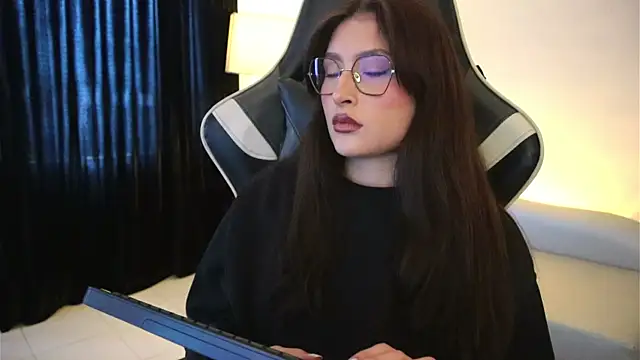 Daisha Riley online show from April 10, 2026, 1:07 pm