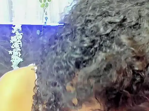 Snapshot of CintiaWalker chatting on November 2, 2025, 12:43 pm CintiaWalker online show from November 2, 2025, 12:43 pm