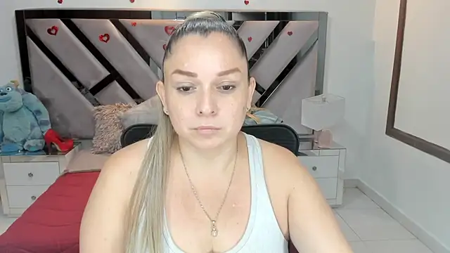 natalia5560 online show from October 5, 2025, 1:46 pm